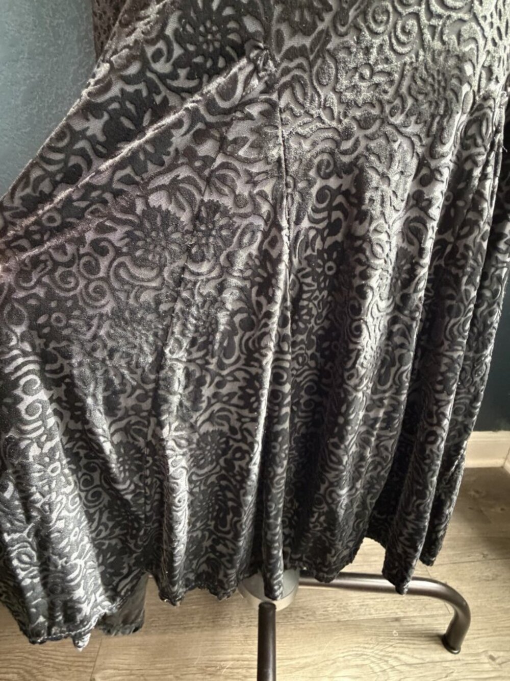 Black Burnout Velvet Y2K Midi Trumpet Hem Skirt Sz XL Clothing By Notations - Picture 5 of 8
